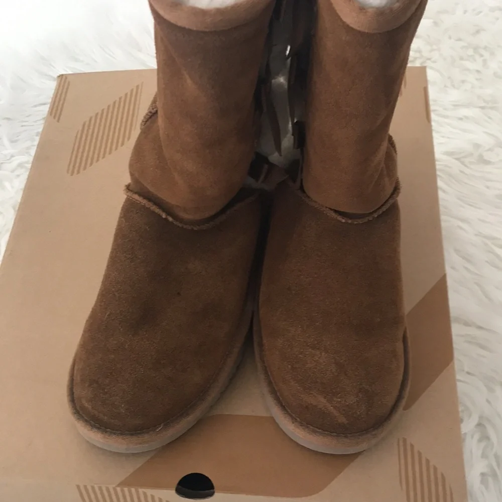 Ugg Koolaburra tan boots size 8 in box